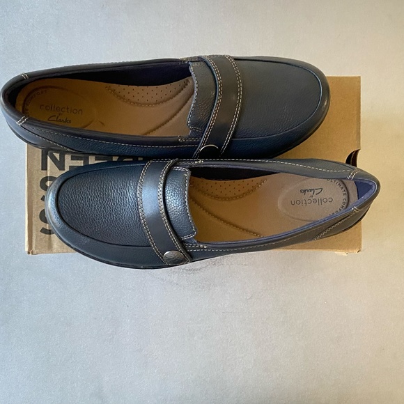BRAND NEW CLARK LOAFERS COLOR NAVY - SIZE 9W - Picture 6 of 6